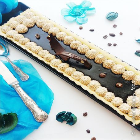 Sablè alle mandorle con glassa al cioccolato e mousse al caffè