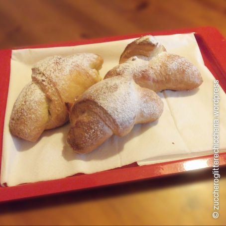 Cornetti di pasta brioches