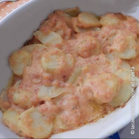 Patate al forno con crema delicata al prosciutto