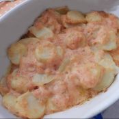 Patate al forno con crema delicata al prosciutto