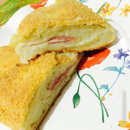 Crocchettone di patate ripieno di prosciutto e formaggio