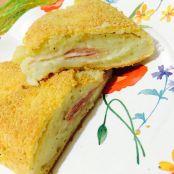 Crocchettone di patate ripieno di prosciutto e formaggio