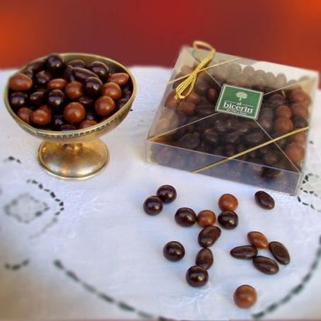 Chicchi di caffè ricoperti di cioccolato bianco e cocco in alternativa anche il cacao amaro