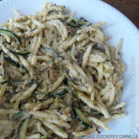 Trofie con zucchine e formaggio al salmone