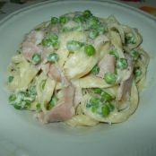 Tagliatelle panna, piselli e prosciutto