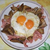 Uova fritte con porcini e pancetta
