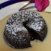 Tortino al cioccolato caldo con salsa al limoncello