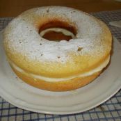 Ciambella soffice senza burro farcita con crema pasticcera