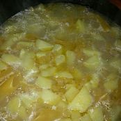 Pasta con le patate in brodo