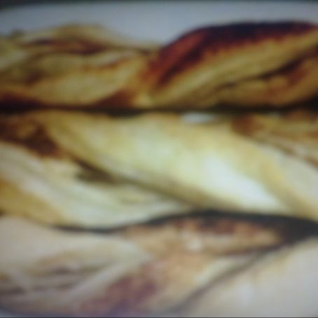 TRECCINE ALLA PASTA D'ACCIUGHE