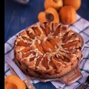 Torta con albicocche e pinoli