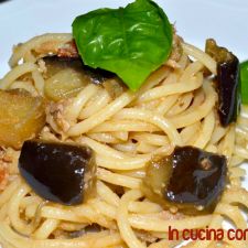Spaghetti con melanzane e tonno