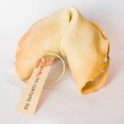 SUSHI AL SALMONE E BISCOTTO DELLA FORTUNA