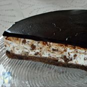 Cheesecake
alla stracciatella con glassa al cioccolato