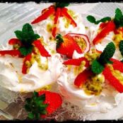 Mini Pavlove alla fragola e passion fruit