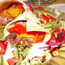 PIADINA CON SALSICCE E PEPERONI