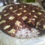 Crostata al cacao con ripieno di ricotta e pera