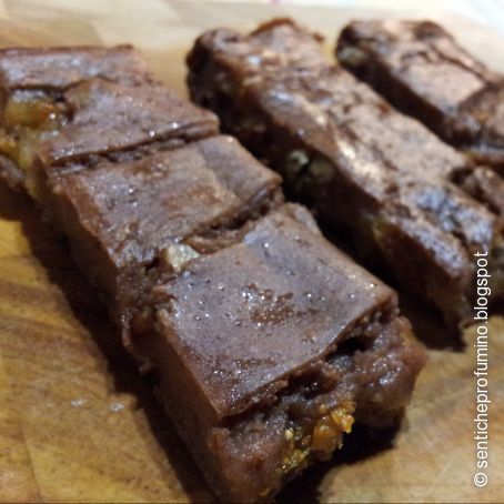 Castagnaccio con fichi secchi e noci