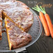 Torta di carote con mandorle e nocciole