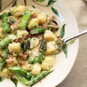 Gnocchi con asparagi e crema al gorgonzola