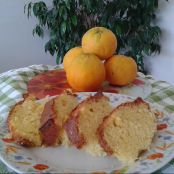 ciambellone con succo e scorzette d'arancia