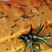 Cecina con cipollotti e rosmarino