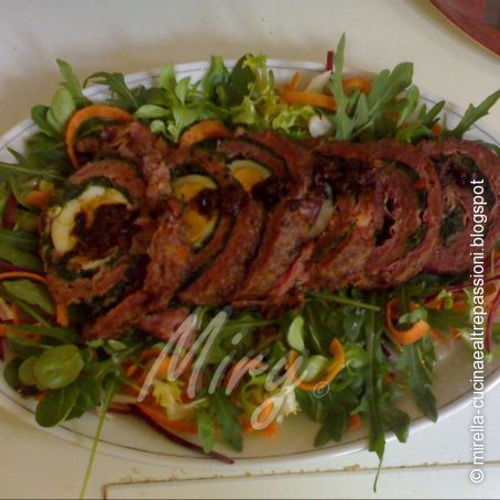 Polpettone fantasia su letto di croccantezze e salsina al balsamico