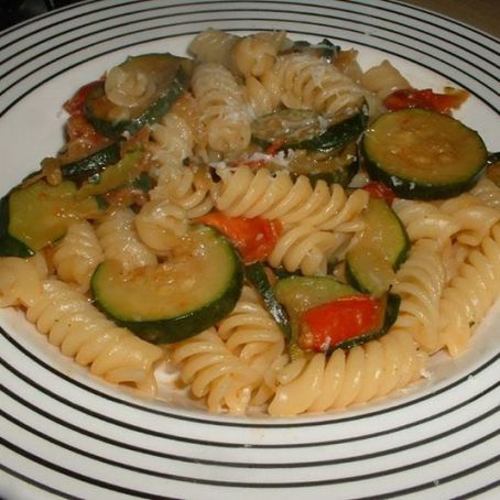 FUSILLI ZUCCHINE E POMODORINI