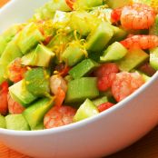 Insalata di cetrioli, avocado e gamberetti