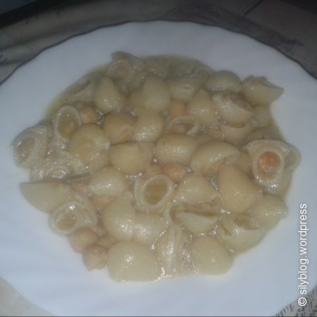 PIPE CON PATATE E CECI