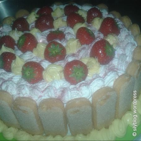 TORTA CON CREMA E FRAGOLE