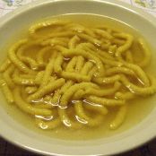 Pasta con il brodo di pesce