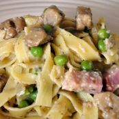 Tagliatelle con porcini, pancetta e piselli