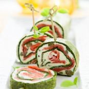 Rotolo di spinaci ripieno di Philadelphia, prosciutto crudo e capperi