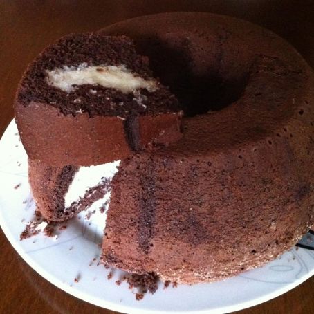 Ciambella al cacao con cuore morbido al cocco