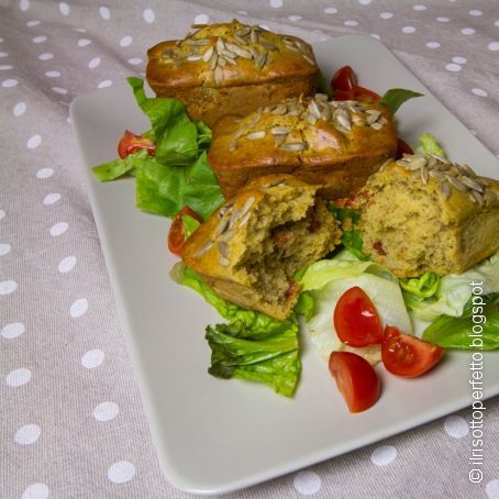 Mini plumcake salati ai ceci con pomodori secchi senza uova e senza lattosio