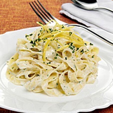 FETTUCCINE CON RICOTTA, SCORZA DI LIMONE E PREZZEMOLO