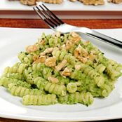 FUSILLI BUCATI CORTI CON BROCCOLI E NOCI
