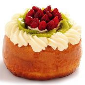 BABÀ CON PANNA E FRUTTA FRESCA