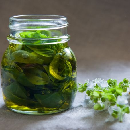 CAPPERI SOTTO SALE E BASILICO SOTT'OLIO
