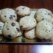 BISCOTTI ALLE NOCCIOLE E GOCCE DI CIOCCOLATO