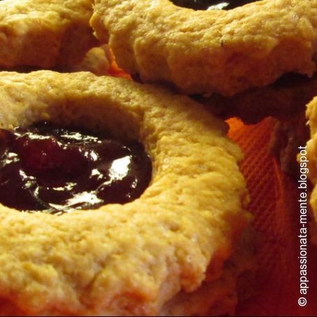 Biscotti farciti con marmellata