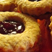Biscotti farciti con marmellata