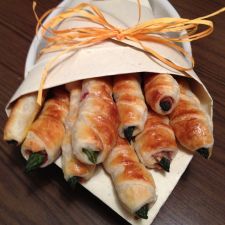 Asparagi in sfoglia con crudo