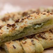 Focaccia farcita con pesto e mozzarella