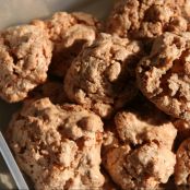 Biscotti brutti e buoni con mandorle e nocciole