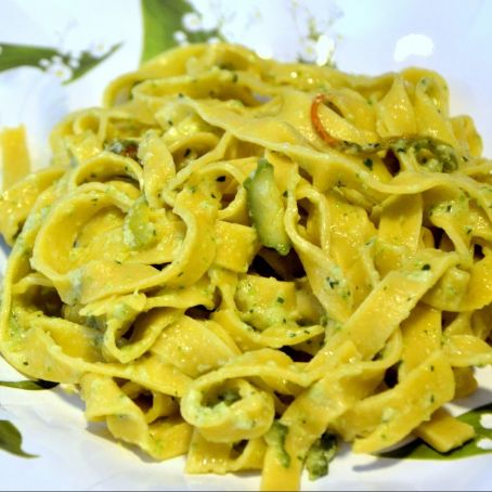 Fettuccine con zucchine e burrata