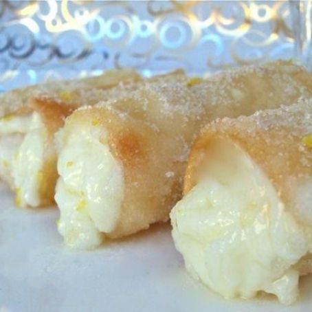 CANNOLI CON BIANCOMANGIARE