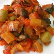 Caponata siciliana con crostini dorati