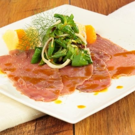 Carpaccio di tonno con salsa agli agrumi